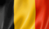 Sourire éclatant, implant dentaire parfait, fond bruxellois flou.