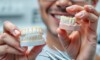 Comparaison dentier fixe et prothèse amovible chez le dentiste